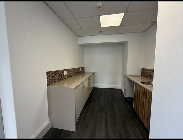 990M² BUILDING TO LET IN CAPE TOWN CITY CENTRE